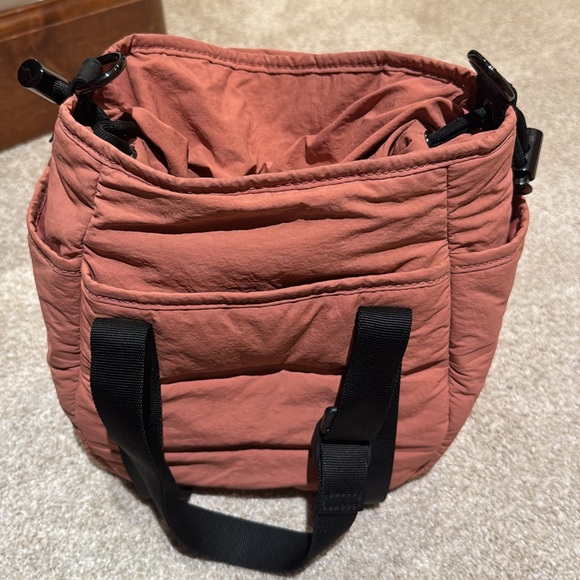 Lululemon• Dash All Day Bucket Bag purse - Picture 5 of 5